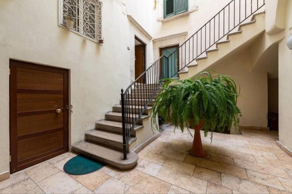 Apt 2 In The Historic Center Bari Bagian luar foto